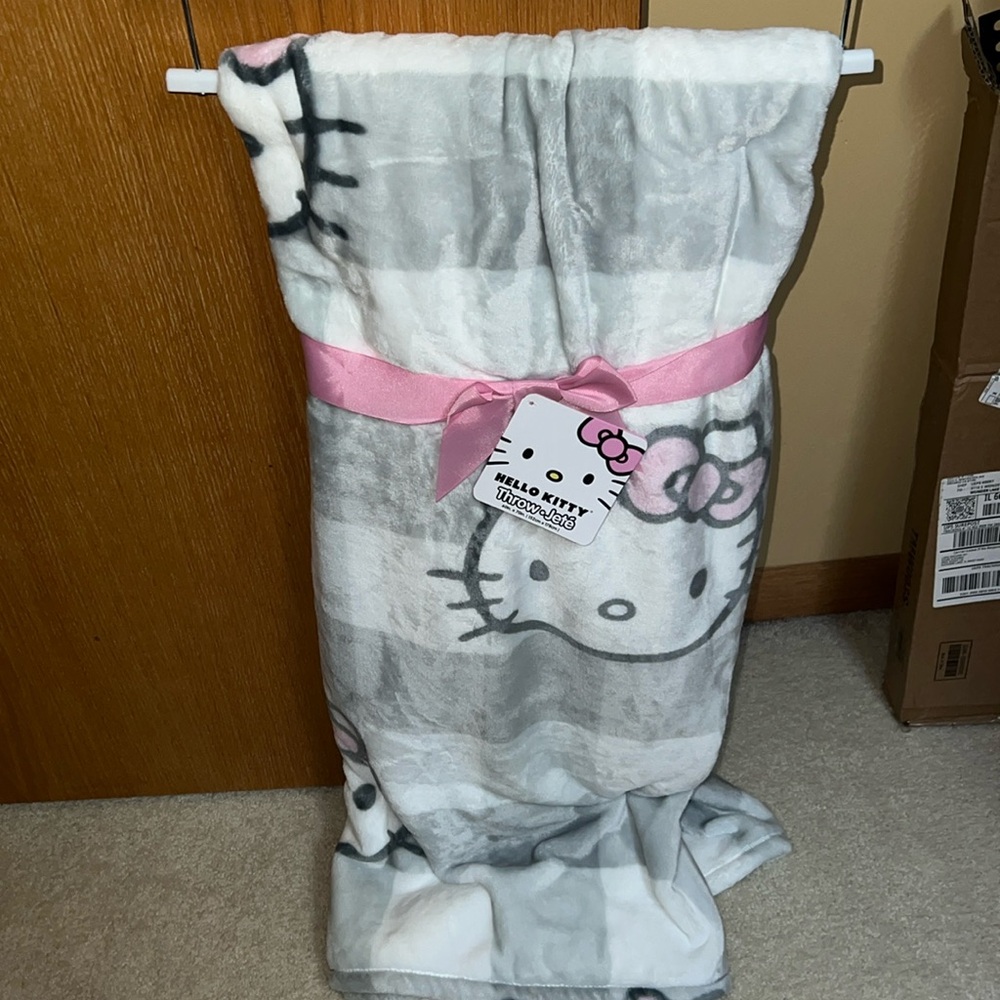 NEW Hello Kitty 60”x70” Throw